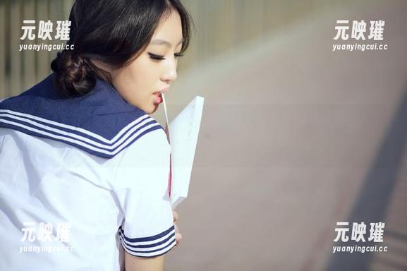 AISS爱丝(黄金版) - 看完亚美依的秘书写真图册，不禁想问：秘书和女神，这到底有什么区别？