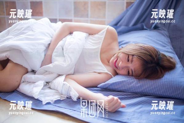 GIRLT果团网 - 图库精选：莫雅琪的教室冒险，保准比课堂精彩！