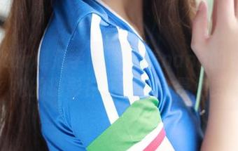 MFStar模范学院 – 奈美nana的泳池惊喜：她的摄影作品怎么会是免费的？