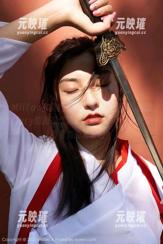MiiTao蜜桃社 - “蜂蜜般的圣诞：蜜蕊Mary的独家作品和资源分享”——快来看看她的秘诀吧！