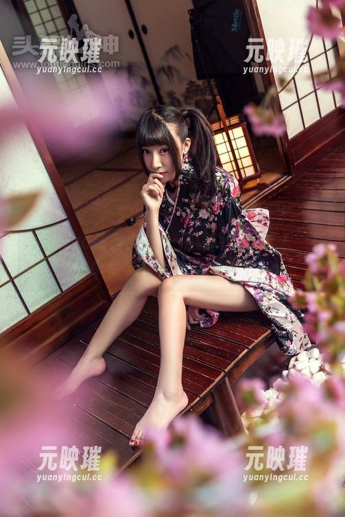 TouTiao头条女神 - 把透明玩成艺术，最新申美嫣写真让你想多了！