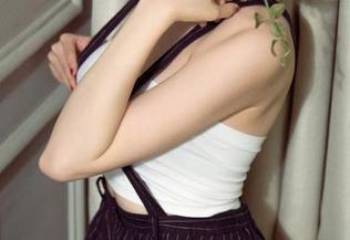 UGirls尤果网 – 欣杨Kitty原图大曝光，穿着连体衣，让人停不下来的目光！