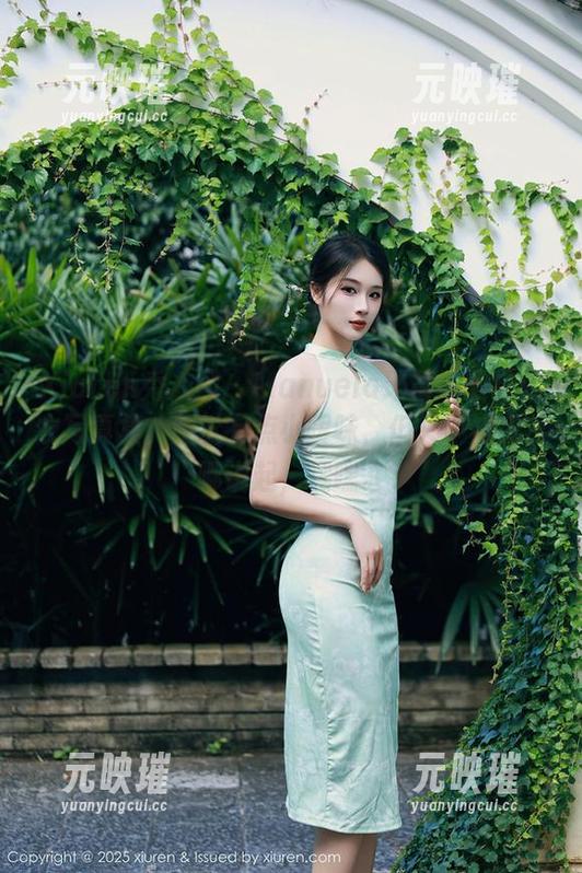 Xiuren秀人网 - Manuela玛鲁娜的连体衣写真集，感觉有点小暧昧，但又不知道从哪说起，嘿嘿。