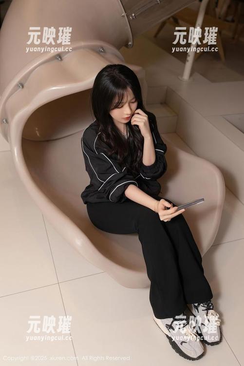 Xiuren秀人网 - 不只是居家，卓君Jeanes的高清写真让人想偷偷闯进她的家