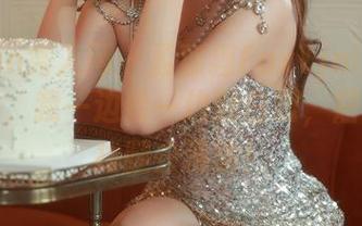 Xiuren秀人网 – 孟狐狸FoxYini的水手服写真，我一边看一边翻白眼，居然还想拔腿去海边！