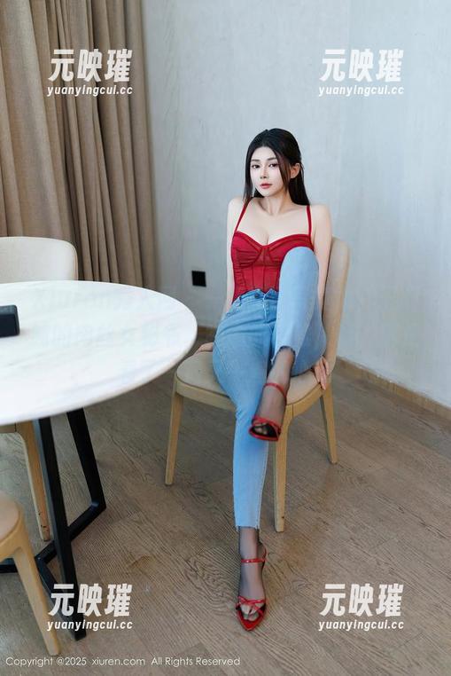 Xiuren秀人网 - 一组高清写真集，王雨纯的肉丝女秘书，随意的优雅，啊，真是看了一遍又一遍的心动
