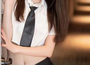Xiuren秀人网 – 糖豆sisi与丝袜的浪漫：一个超级吸引眼球的写真，壁纸也想来蹭热度！