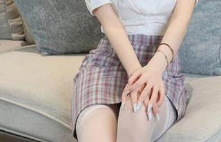 Xiuren秀人网 – 看！艾小青全集来喽：油亮的不是身材，是幽默！马上下载！