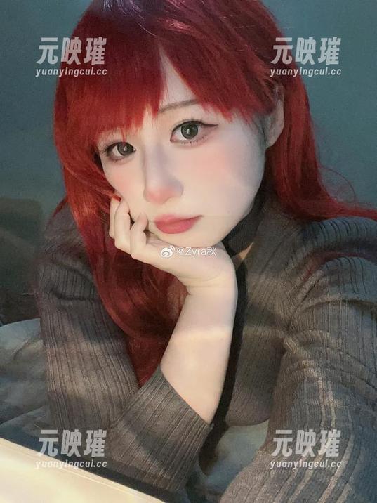 Zyra秋的摄影大片：无圣光中的修女，诱惑与救赎的边缘