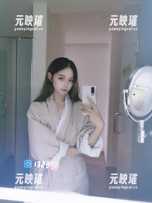 当eloise软软穿上红裙，套图中的谜一样的柔软