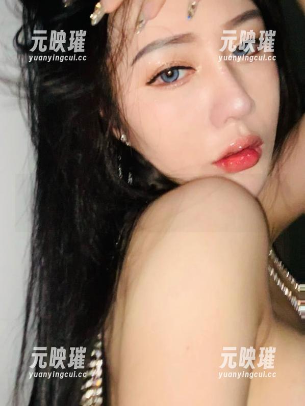 微密圈 - 当美图遇上不爱笑的赛琳：钻石黑网的那些瞬间，真是离奇的吸引！