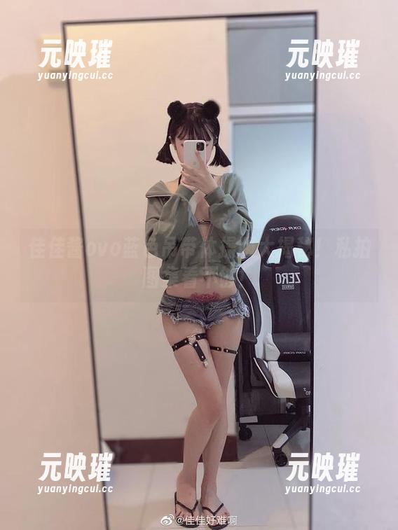 佳佳酱ovo蓝色吊带体操服大揭秘！私拍图集看不够！