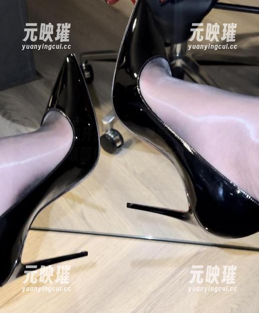 保守的二舅妈 微密圈 - 翻开保守的二舅妈的红丝白袜作品集,下载即享,让我们一起吊儿郎当地享受一把吧!