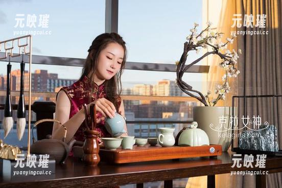 克拉女神 - 汤怡的温柔图集资源：直到你不小心吞了一口屏幕