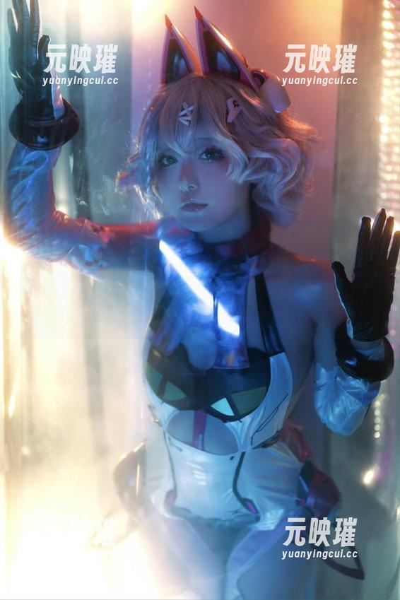 快来瞧！发条少女yoki最新写真集，空姐风格让生活变得比航班还有趣！