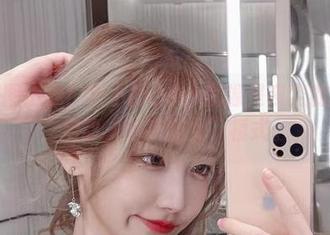 最新美图上线！啾小妍Deer就像是夜空的小星星，启动‘暗夜猫女’模式。