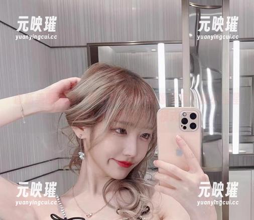 最新美图上线！啾小妍Deer就像是夜空的小星星，启动‘暗夜猫女’模式。