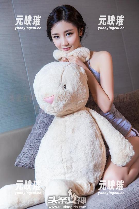 头条女神-尹菲 头条女神 - 尹菲的牛仔裤写真,真想把这无圣光的感觉装进口袋!