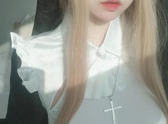 女主K的美图世界，秘书の丝袜展现出的不是表象，而是一种无法言喻的吸引力…