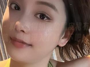 微密圈 – 真心觉得奶雯的黑皮裙有些小心机，原图深入了解一下吧！