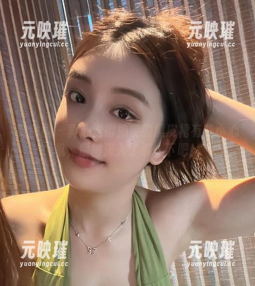 微密圈 - 真心觉得奶雯的黑皮裙有些小心机，原图深入了解一下吧！