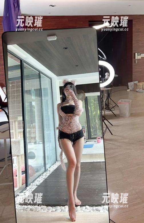 微密圈 - 小玉吃果冻马甲线系列图集：看她秀出那些腹部优雅的曲线，简直是艺术品的概念！