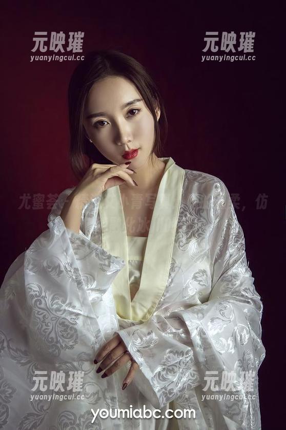 尤蜜荟 - 精选艾小青写真：她的温柔，仿佛能融化冰川的那种