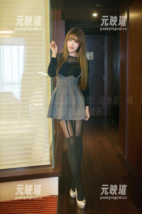 推女郎-松果儿 推女郎 - 松果儿比基尼图包:这色彩,像是冰淇淋融化的样子