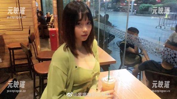 在是一只废喵了的引导下，探索“绿小柄下着”的最新作品集，真是个奇妙的旅程。
