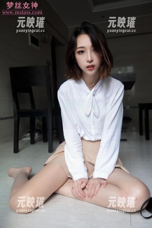 梦丝女神-晓晓 梦丝女神 - 她的袜子薄薄的,写真集却厚实得很,晓晓的魅力等你下载!