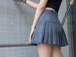 梦丝女神 – 我看到魏婷婷在泳池的原图，就默默想：泳池边的我会不会变得那么迷人？