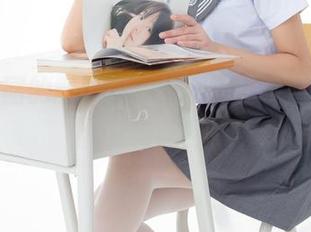 森萝财团的新图包：校服黑丝学妹，感觉我又被萌到！