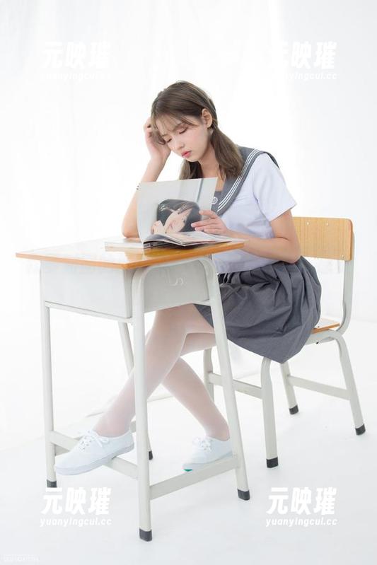森萝财团的新图包：校服黑丝学妹，感觉我又被萌到！