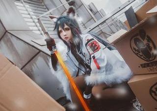 渊秧穿的连衣裙真好看，资源里的写真集直接让我想买一打这种裙子！