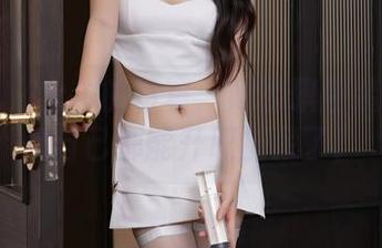 秀人网 – 允尔的写真：她的职业装让我觉得自己都能升职加薪了！