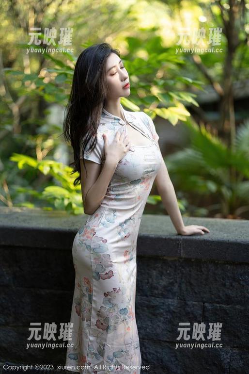 秀人网 - 婚纱不只是嫁人的穿搭：夏旖诺图包大揭秘！