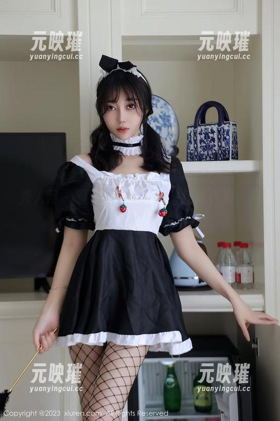 秀人网 - 看！小雨baby的红裙合集，网盘里真是个幽会的地方！