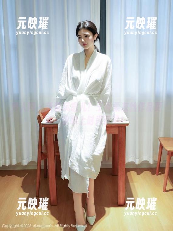 秀人网 - 新鲜玩意儿！王曼柔灰丝作品更新，快跟上时尚前沿！