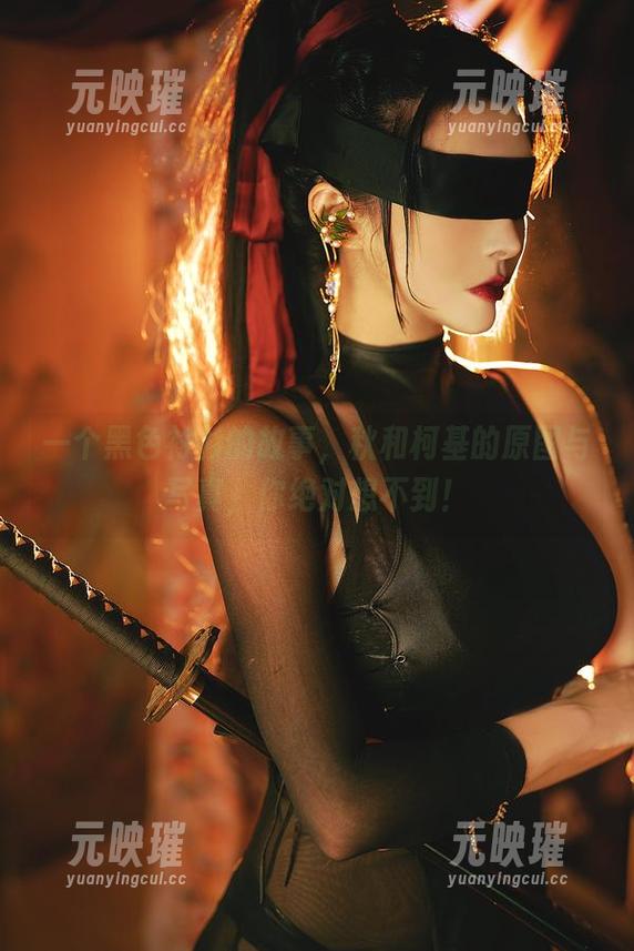一个黑色衬衫的故事，秋和柯基的原图与写真，你绝对想不到！