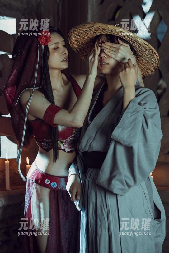 浴室场景下的秋和柯基：原图如命，下载前请闭眼！