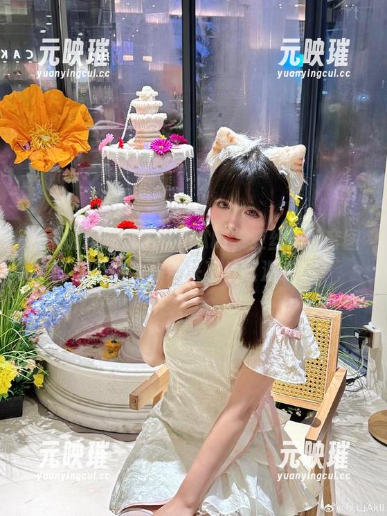 秋山AkI 秋天的风吻过了秋山AkI,亚丝娜的套图是否也为你带来了丝丝温暖?