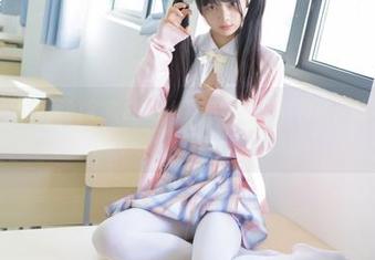 稚乖画册 – 夜夜的全套白丝JK写真，竟然有种逆天的吸引力！？