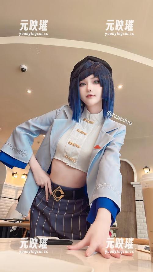 泳池涟漪中的花兮_honoka：写真下载一键搞定！