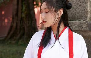 蜜桃社 – 眼见琉璃lily穿白衬衫：原图和套图的绮丽碰撞，感觉不要太好哦！