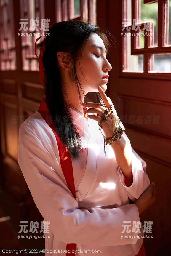 蜜桃社-结衣 蜜桃社 - 结衣全集:每一双美脚都在讲故事,真是别有洞天