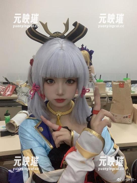 许枳 许枳豹纹作品,在线感受一下这种混搭风,我不敢说我完全看懂了,但感觉好像很有趣。