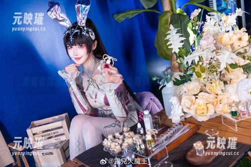 露儿大魔王 来看看露儿大魔王的双马尾,免费照片带你感受青春气息!