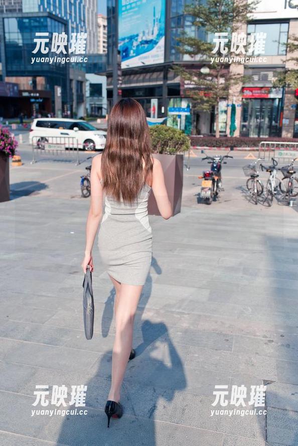 魔镜街拍-婷婷 魔镜街拍 - 粉裙与销售的完美结合:婷婷私拍资源带你看不一样的工作日常