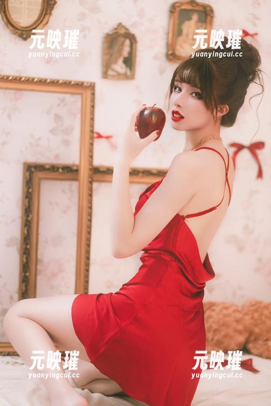 鹿八岁baby和她的红色私拍：夏天的阳光都嫉妒她！